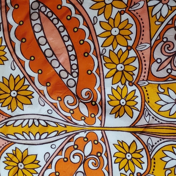 Unique 70s Vintage Dreamy Illustrated Pink Butterfly Graphic Scarf - Picture 2 of 11